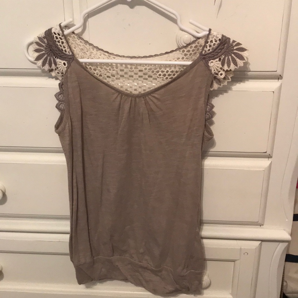 Shirt with cap sleeves and beautiful back detail